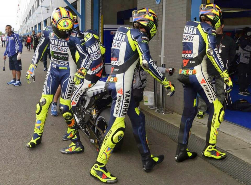 Valentino Rossi Merasa Berat Berpisah dengan MotoGP 2 Valentino Rossi legend