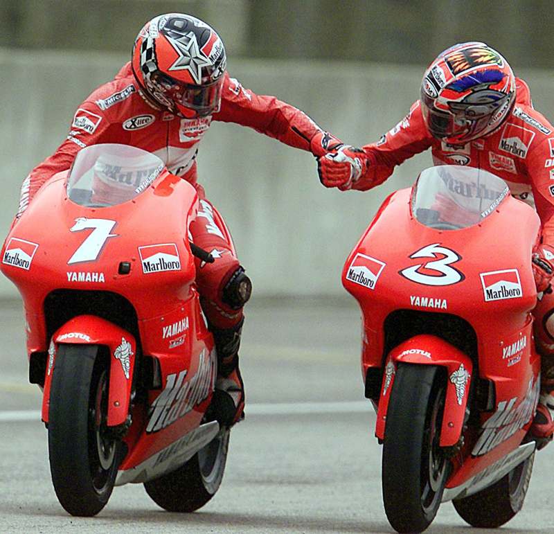 Carlos Checa: Saya Senang Jika Valentino Rossi Juara Dunia! 2 biaggi checa yamaha marlboro 2001