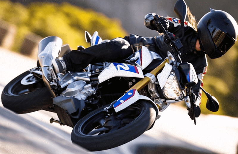 BMW G310R dan G310 GS Mulai Dijual di India Harga 52 Jutaan.. Baiyuh.. Tukuuu !! 2 woman g310r