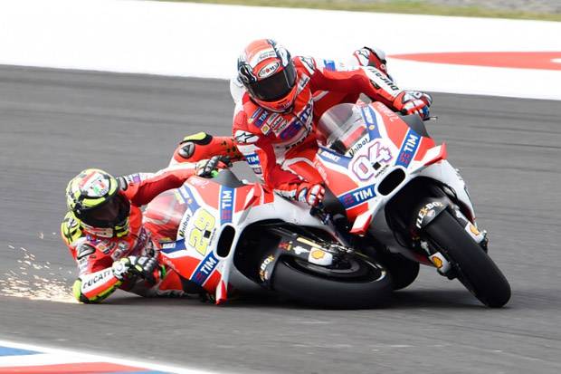 iannone minta maaf jadi penyebab kecelakaan dovizioso
