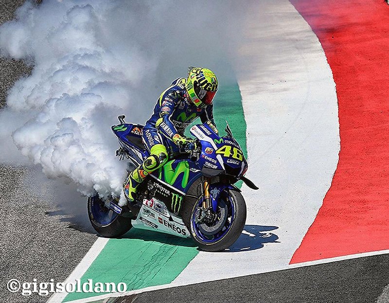 Mesin Rossi dan Vinales Ditarik ke Jepang! Khawatir Jebol, Top Speed Akan Disunat Lagi? 4 Inilah Dugaan Kuat Jebolnya Motor M1 Valentino Rossi overrevved