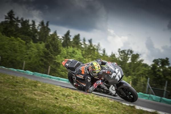 Ini Keuntungan Karel Abraham Bagi Tim Aprilia MotoGP 3 Karel Abraham KTM RC16 Brno 2016