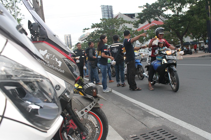 Bukber Dan Bagi-bagi Takjil Gratis Bersama Komunitas YAMAHA NMAX Surabaya... Asikk...!! 2 Takjil Nmax sby