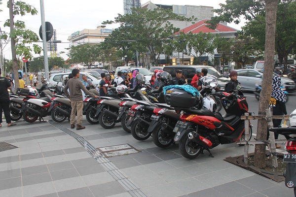 Bukber Dan Bagi-bagi Takjil Gratis Bersama Komunitas YAMAHA NMAX Surabaya... Asikk...!! 1 Takjil Nmax