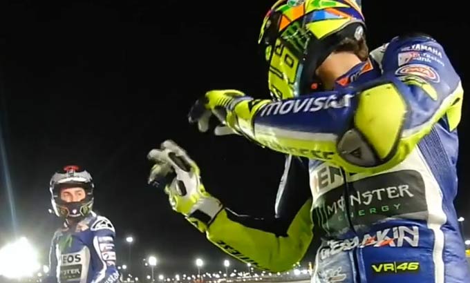 5 Rival Valentino Rossi Paling Kontroversial, Biaggi Paling Sportif! 5 Valentino-Rossi-dan-Jorge-Lorenzo