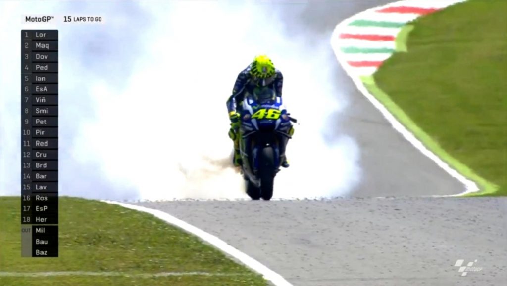 5 Gelar Dunia Terbuang yang Mungkin Disesali Valentino Rossi ! 5 valentino rossi engine blowout jebol yamaha m1