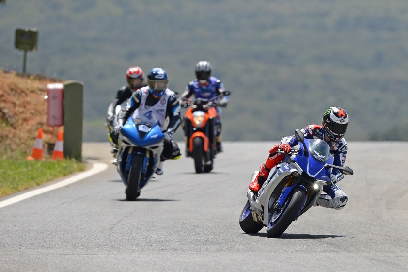 Gak Mau Kalah...Valentino Rossi Punya Murid Balap... Jorge Lorenzo Juga jadi Guru Balap... !!! Meniru ..?? 2 Jorge Lorenzo