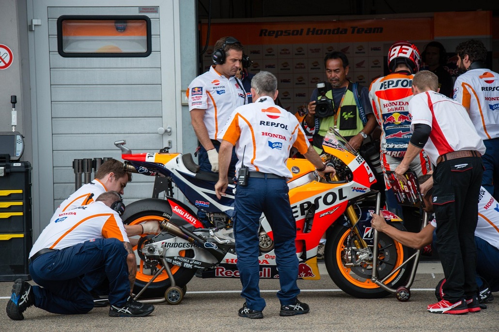 Menguak Strategi Marc Marquez : Baca....Anda Akan Kagum dibuatnya...!!! 1 marc-márquez-s-repsol-honda-team