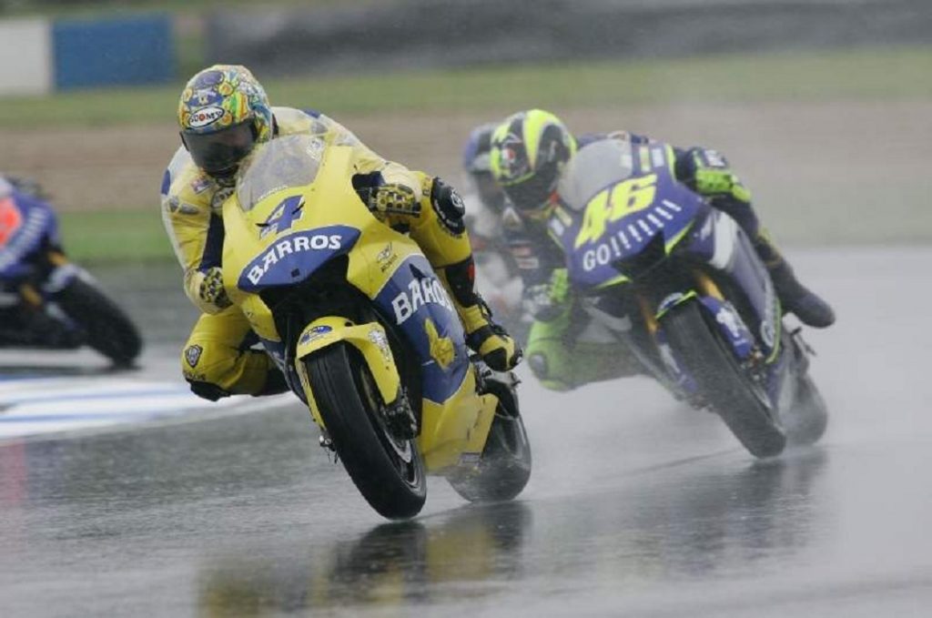 Bukan karena Terpaksa, Valentino Rossi Melakukannya karena Dia Menikmatinya! 1 alex Barros-valentino rossi