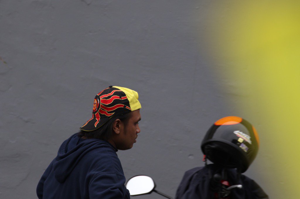 Ada Aksi Anarkis lempar batu di Sepang..??? 1 lempar-batu-malaysia