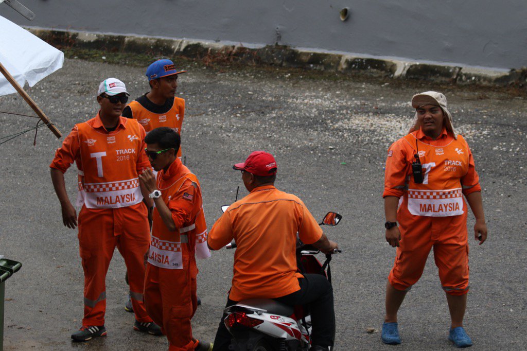 Ada Aksi Anarkis lempar batu di Sepang..??? 3 lempar-batu-sepang