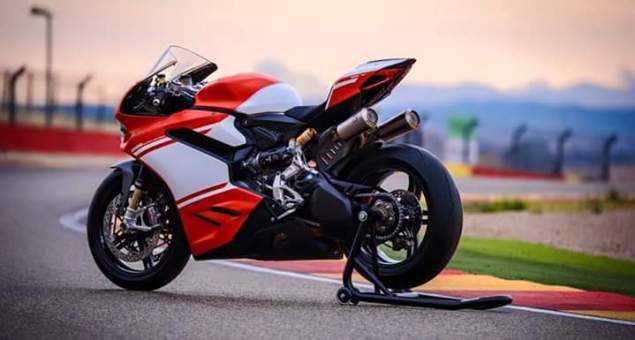 Ducati Umbar Project 1408 di media Sosial "Ducati 1299 Superleggera" 2 2017-ducati-1299-superleggera