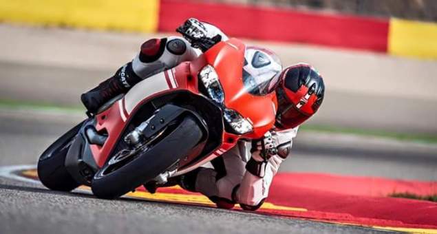 Ducati Umbar Project 1408 di media Sosial "Ducati 1299 Superleggera" 7 2017-ducati-1299-superleggera