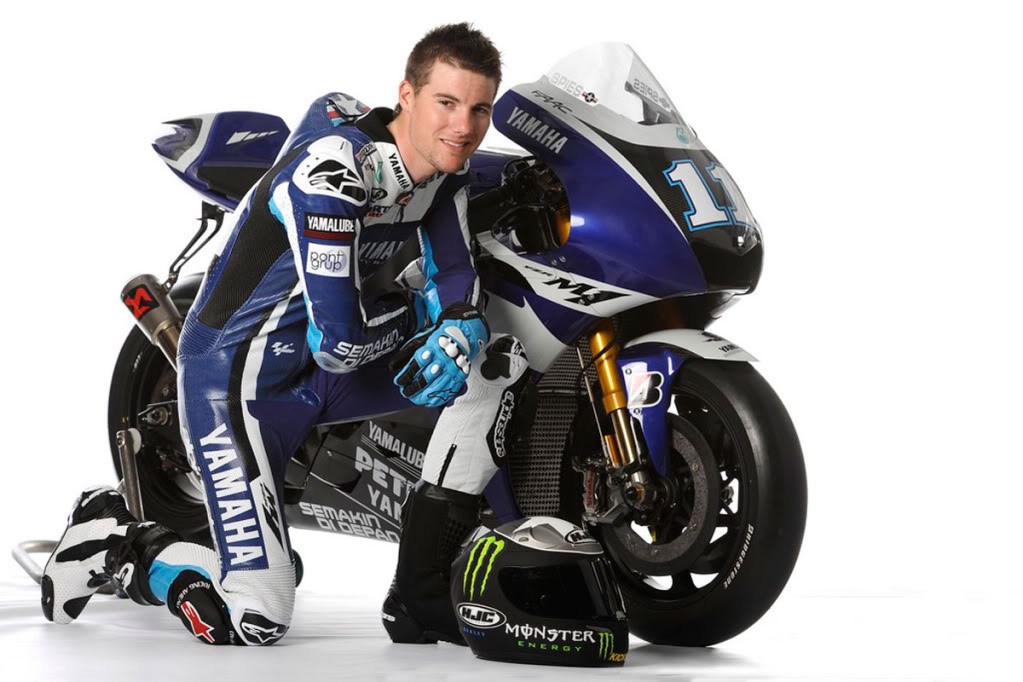 ben_spies_yamaha_factory_racing_yzr-m1_2011