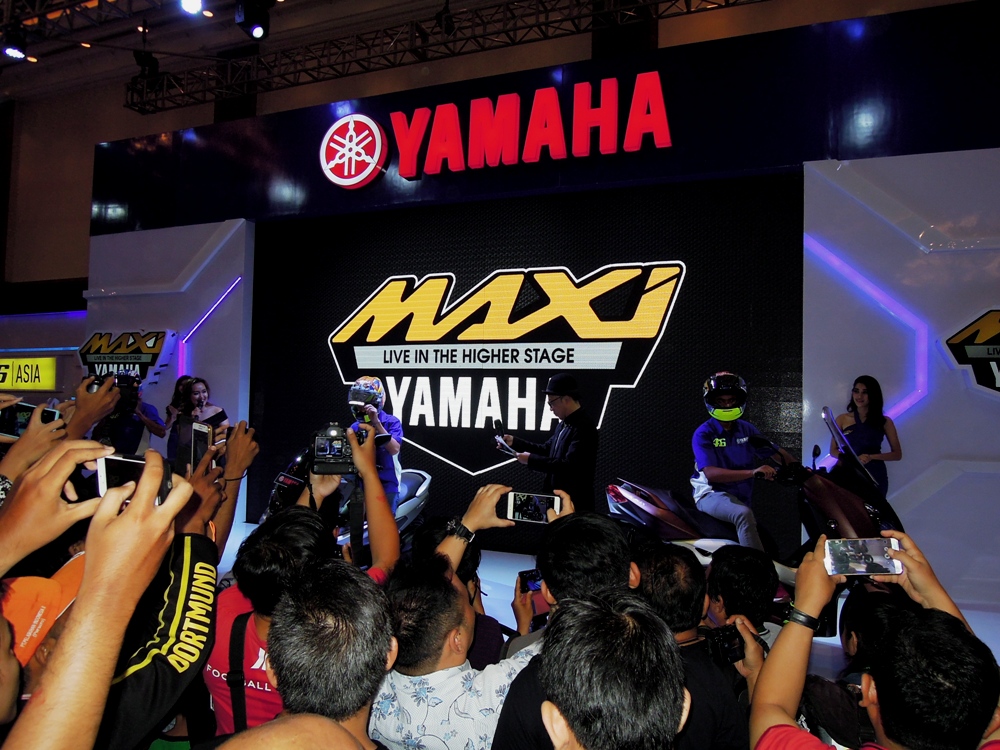 MAXI YAMAHA, Live In The Higher Stage 4 rider-yamaha-indonesia-memperlihatkan-produk-maxi-yamaha-di-indonesia-motor-show-imos-2016-2
