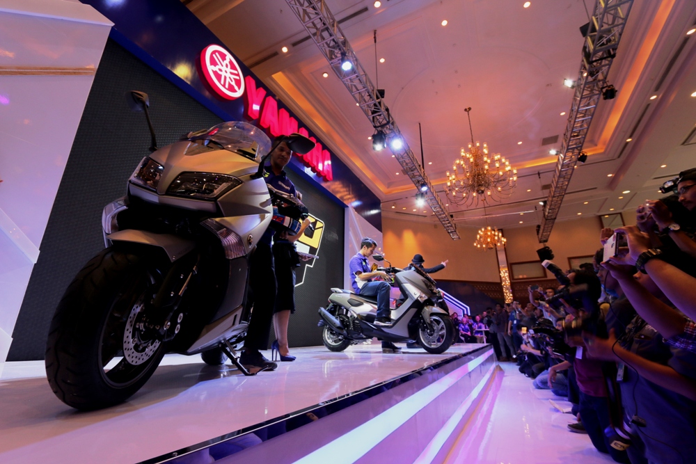 MAXI YAMAHA, Live In The Higher Stage 2 rider-yamaha-indonesia-memperlihatkan-produk-maxi-yamaha-di-indonesia-motor-show-imos-2016