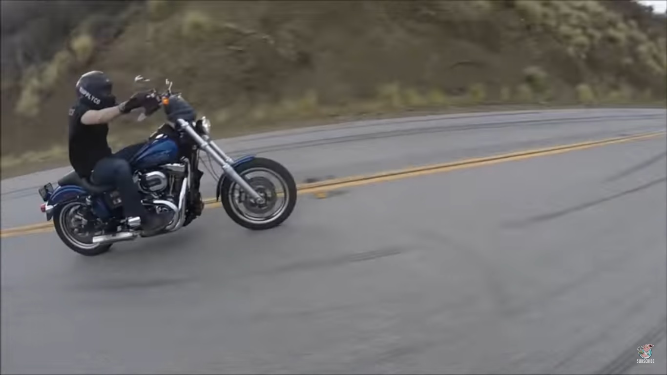 harley-davidson-sadis-cornering