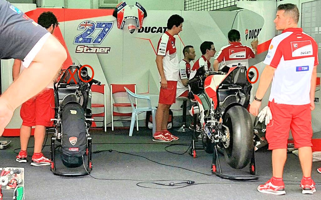 Tes Pra Musim Sepang Day-1 : Ducati Perlihatkan Rahasia GP17 dengan Knalpot "off-centre"..Apa Itu..? 2 Ducati GP 17