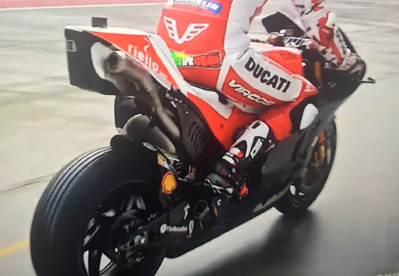 Tes Pra Musim Sepang Day-1 : Ducati Perlihatkan Rahasia GP17 dengan Knalpot "off-centre"..Apa Itu..? 4 Ducati GP17