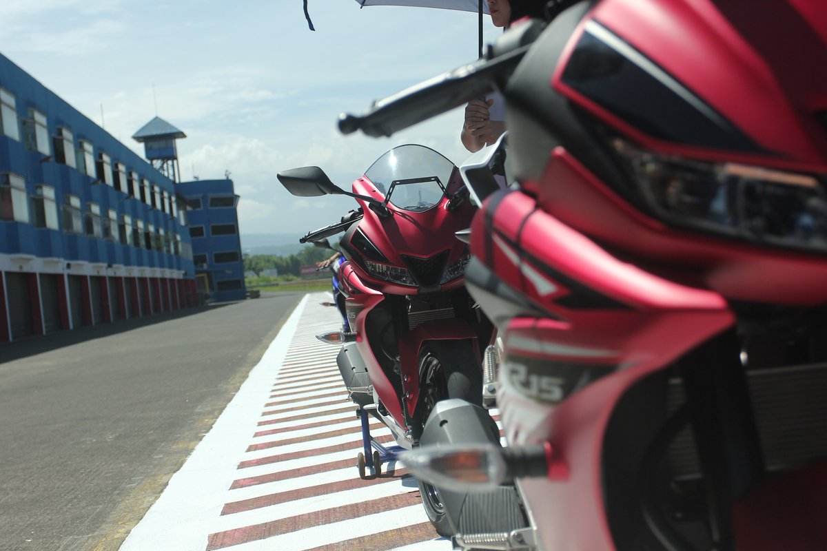 Galery New Yamaha YZF R15 2017 Keren broo...Pelototi Lekuk Tubuhnya..Asyoi Pakde... !!! 6 New YZF R15 2017