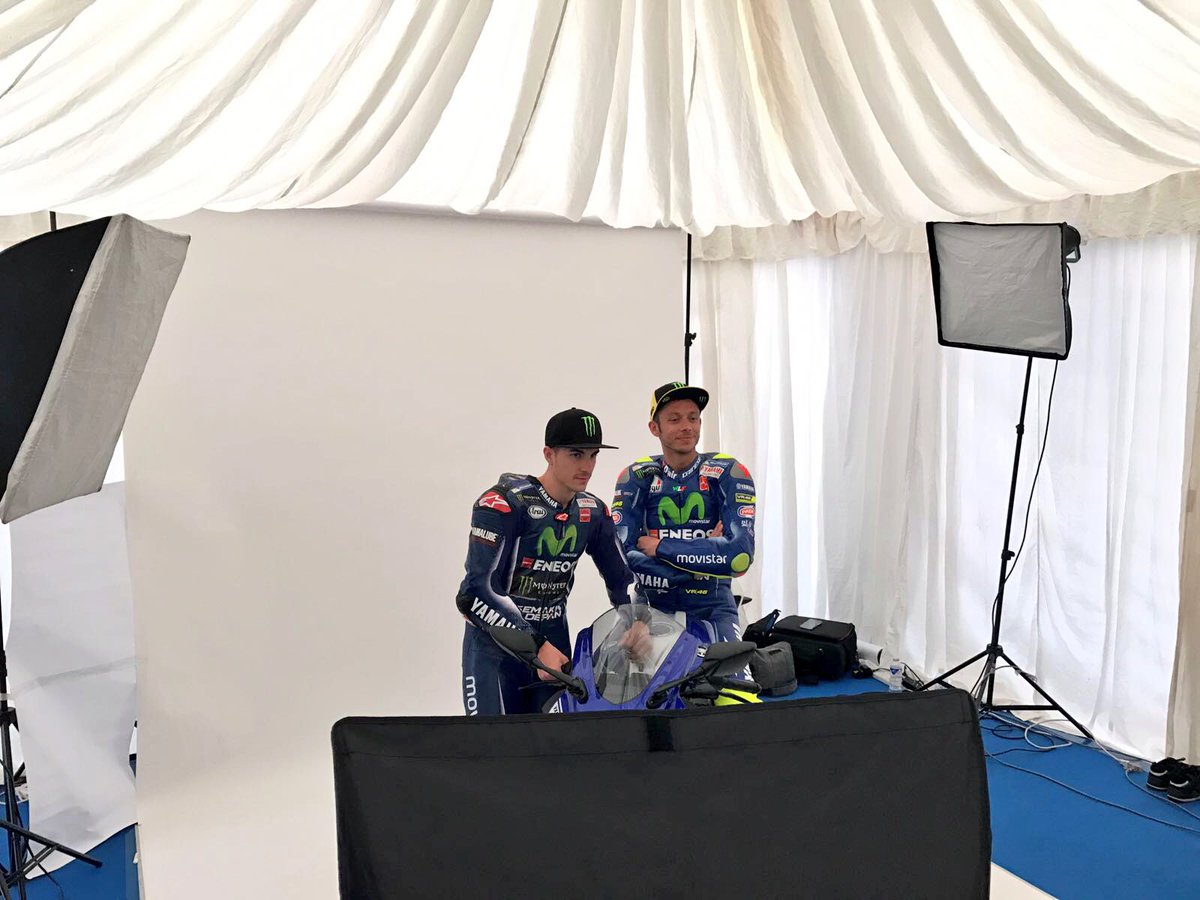 Foto Tour Asia : Valentino Rossi dan Maverick Vinales Geber Yamaha "Jupiter MX" ..!!! 6 Rossi Vinales Yamaha Philipina 2