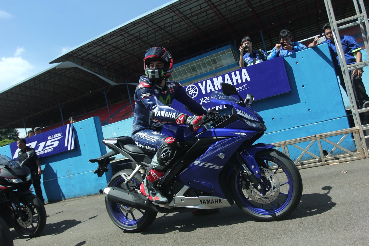 Galery New Yamaha YZF R15 2017 Keren broo...Pelototi Lekuk Tubuhnya..Asyoi Pakde... !!! 2 YZF R15 Maverick Vinales Jakarta Indonesia