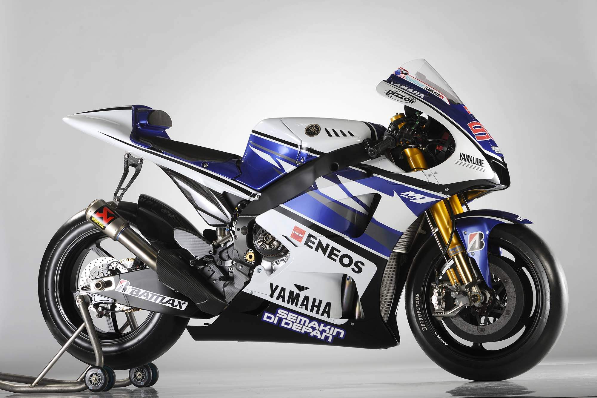 Terkuak Rombakan Besar Mesin 2017 Yamaha M1 Rossi...Mosokkk..!!! 3 Yamaha YZR-M1 2012