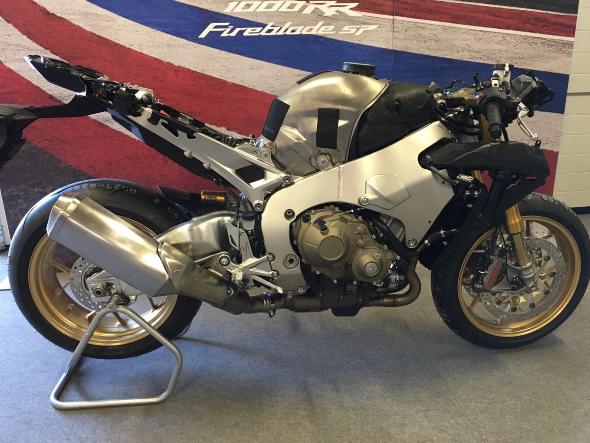 Deretan Honda CBR1000RR Fireblade Terbaru ini Bikin Ngiler.. Lebih Ngacir dari Versi Sebelumnya...!!! 4 new CBR100RR Fireblade SP 2017