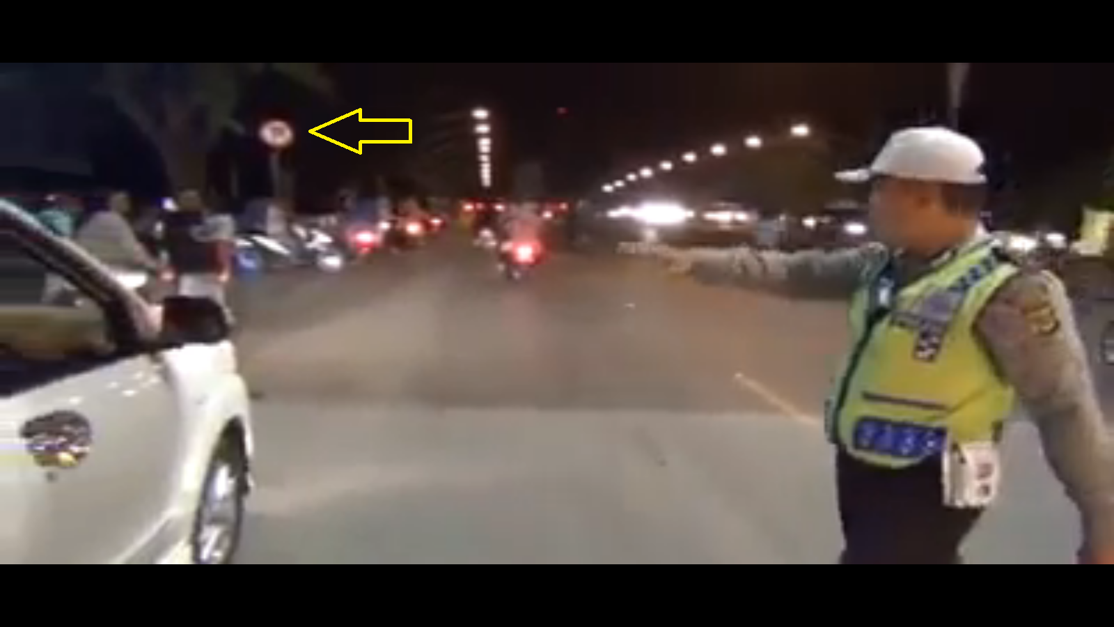 pengendara-lawan-polisi