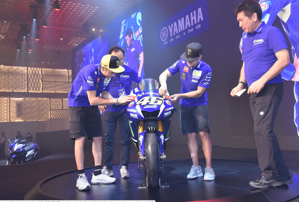 Valentino Rossi Maverick Vinales Vietnam Flag