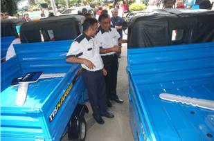 TVS Kargo... Seperti Bemo.. Bikin Pengendara Motor Lain Melongo...Enaknyoo !!! 2 tvs kargo