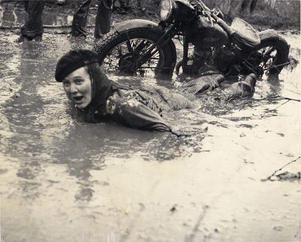 Emak-emak Tangguh 2 Emak emak tangguh Foto Royal Enfield Club 1