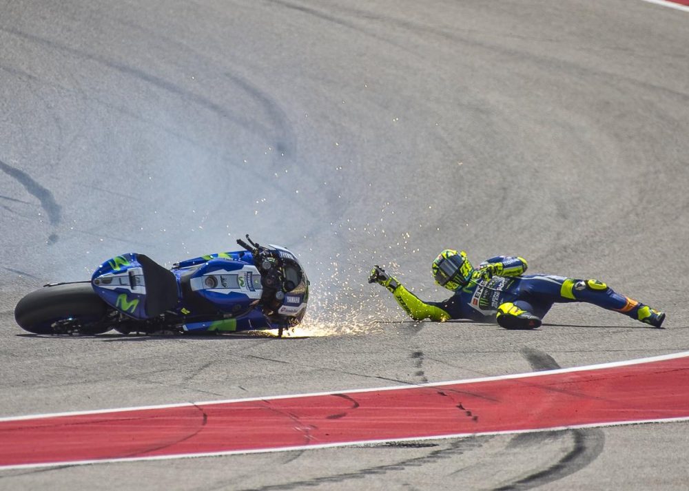 Inilah Rider dengan Rekor Jatuh Terbanyak 2017, Sekali Crash Biayanya 1,6 M... 2 Valentino Rossi Crash texas motogp