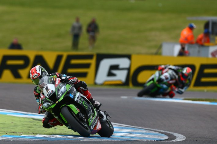 Patahkan Dominasi Sykes, Rea Torehkan Juara ke-100 Kawasaki di Donington 2 Rea Sykes