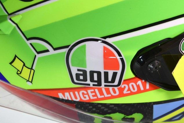 Helm AGV Valentino Rossi Mugello 2017 10