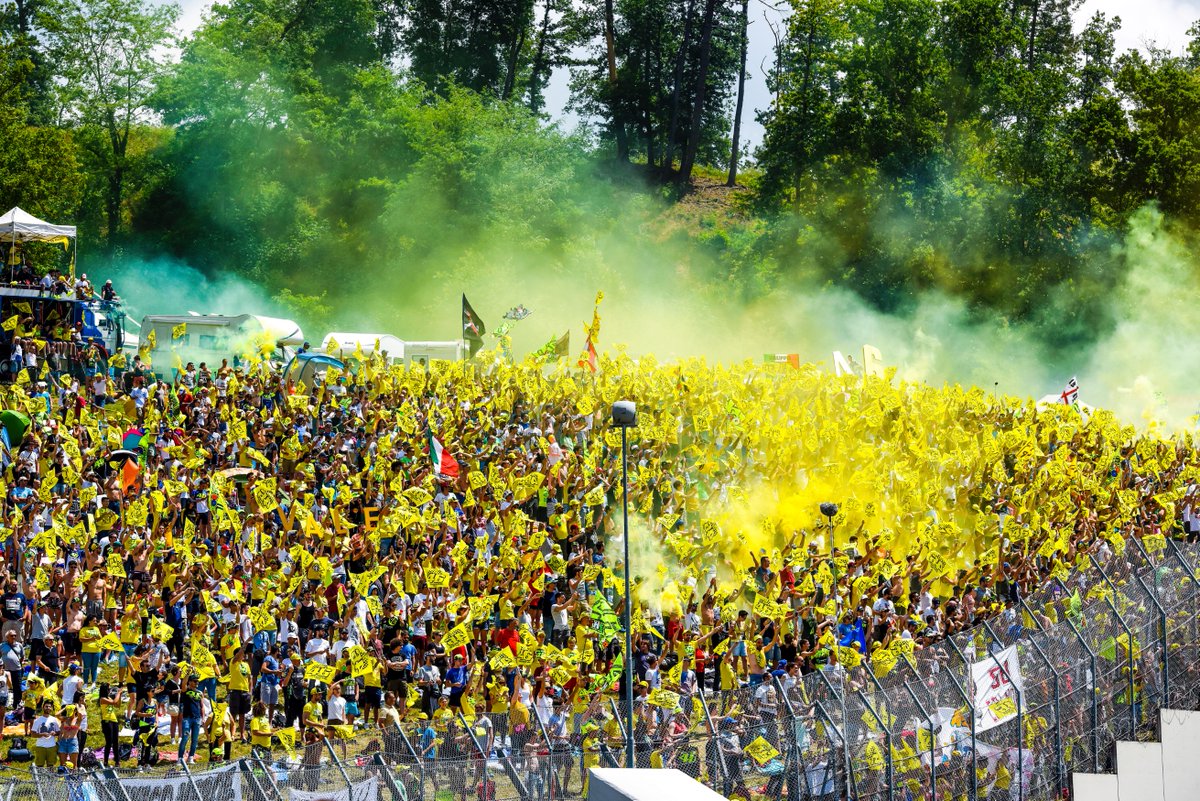 Inilah Kenapa Valentino Rossi Hanya Finish Nomor 4 di Mugello 1 Penonton Mugello Foto Twitter motogp