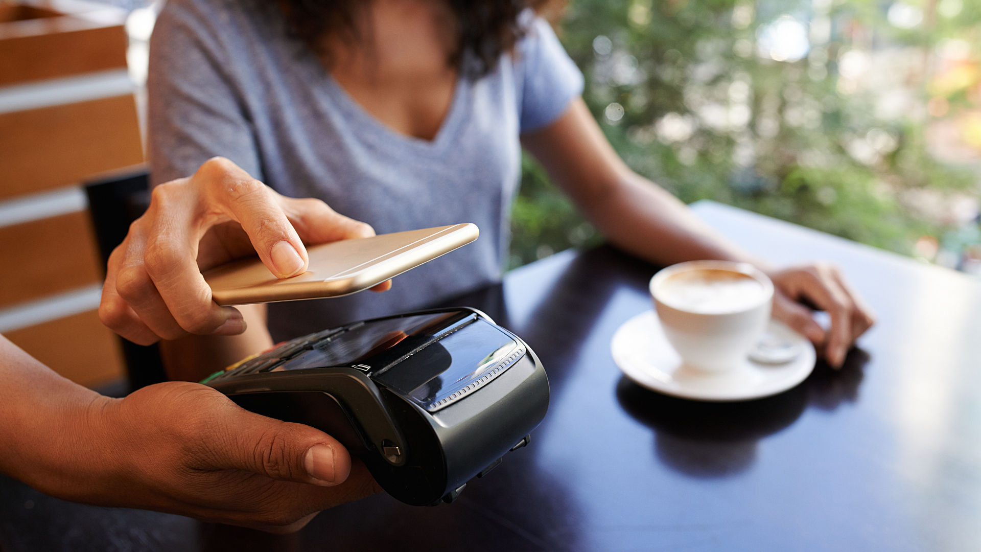 Belanja Tidak Lagi Perlu Gesek Kartu Kredit Cukup Pakai Smartphone Beres. 1 apple pay