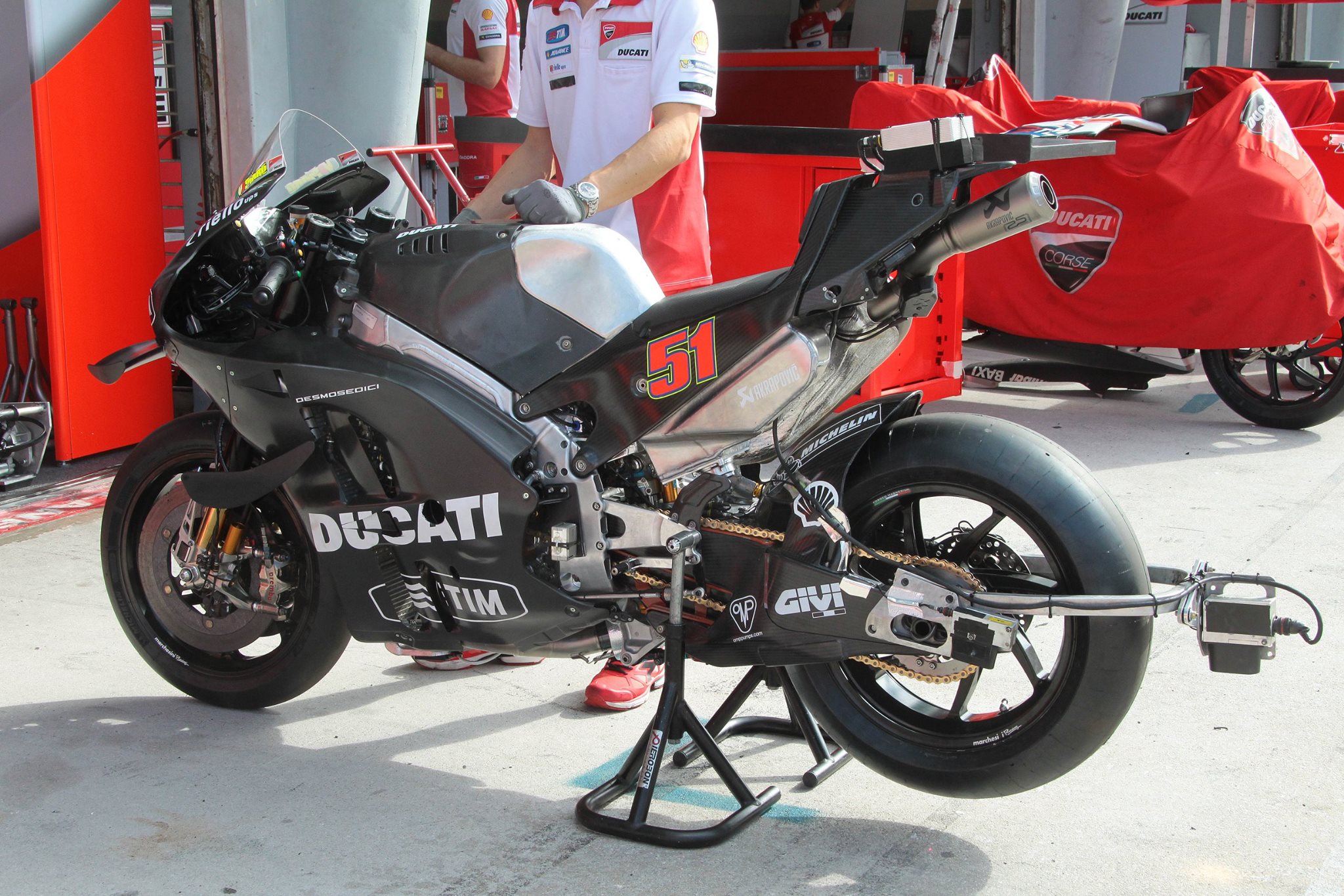Apa Benar Rumors Ducati Dapat Bantuan Khusus dari Pabrikan Michelin 2 Ducati test Sepang Foto Motorcycle Sports pt