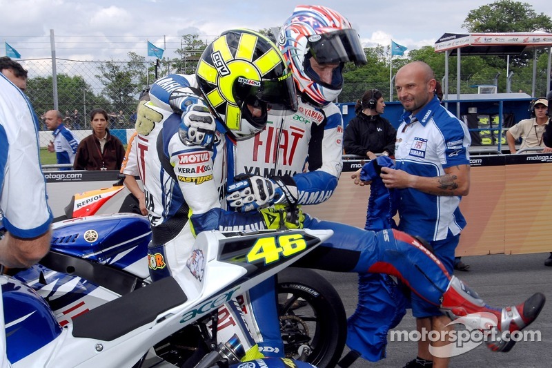 Inilah Rekan Setim Terbaik Valentino Rossi 2 Gauloises Yamaha Valentino Rossi Colin Edwards Foto motorsport com 1