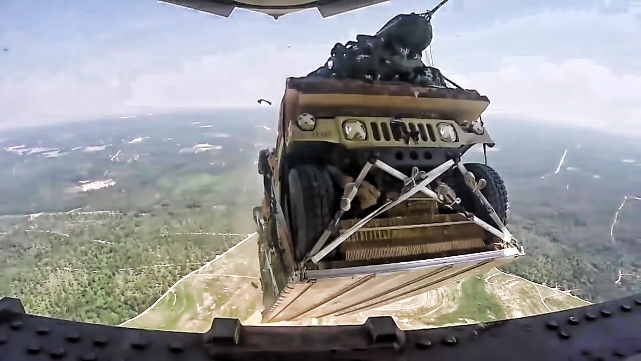Jeep Humvee Terjun dari Pesawat Foto youtube com