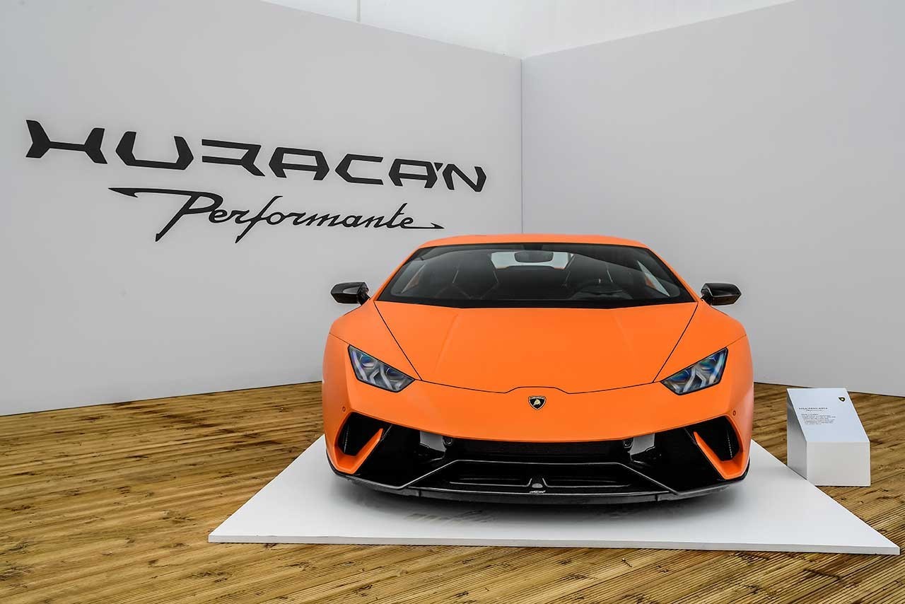 Model Terbaru Lamborghini, Tercyduk 3 Lamborghini Huracan Performante yang dipajang di acara ini