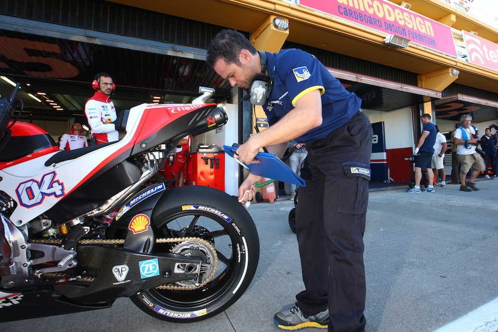 Tim Michelin cek ban Ducati Foto 44Teeth com