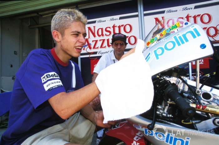 Inilah Foto Kenangan Valentino Rossi Muda Saat Race Seri Sentul Indonesia 2 Valentino Rossi Sentul Foto motorplus grid id lat image 2