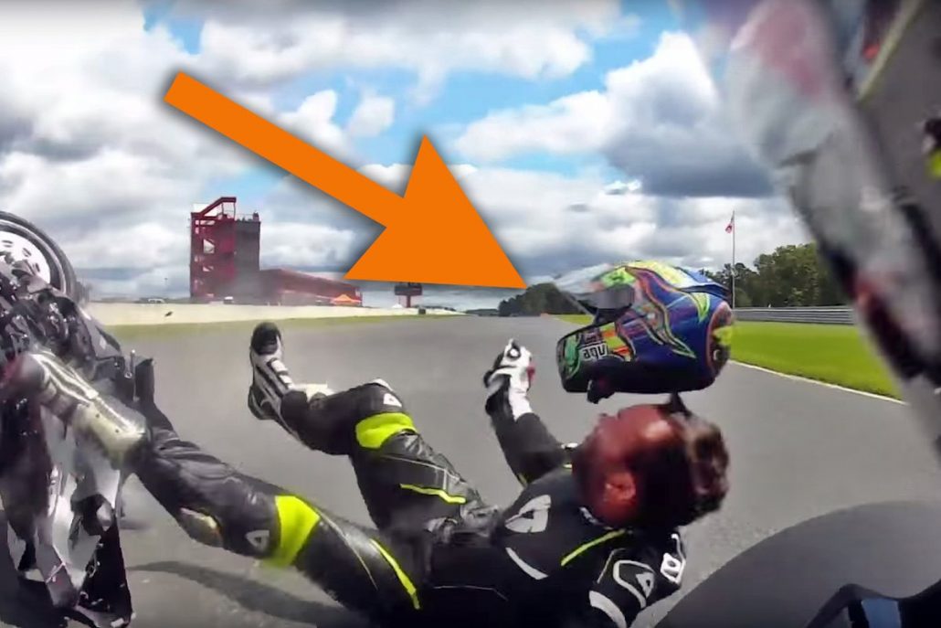 Ngeriii… Kejadian Helm Lepas Saat Race Superstock, Kok Bisa Ya bro ?