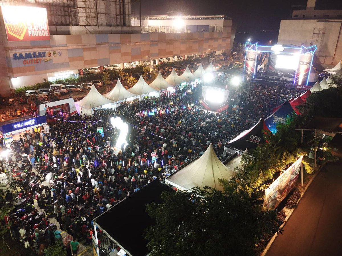 Indonesia Jadi Sorotan Dunia Gara-Gara Foto Nobar Ini Diunggah Admin MotoGP.. Busyettt !!! 3 Karawang- Indonesia MotoGP 2017