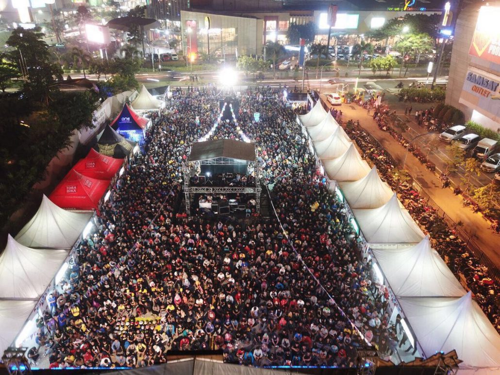 Indonesia Jadi Sorotan Dunia Gara-Gara Foto Nobar Ini Diunggah Admin MotoGP.. Busyettt !!! 1 arawang Indonesia MotoGP