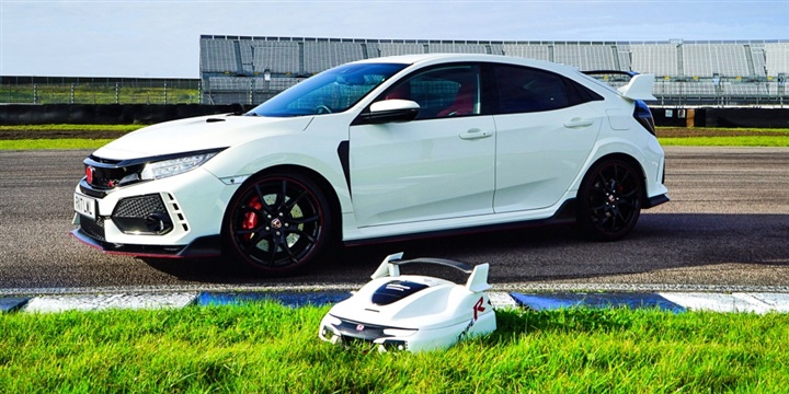 Ada Yang Aneh Dari Honda Civic Type R dan Honda CBR1000RR ini? 1 Miimo Civic Type R special editions