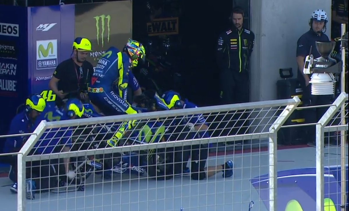 Hasil Kualifikasi Aragon Vinales Pole, Valentino Rossi Start Posisi -3, Marquez Jatuh !! 1 Rossi ganti ban