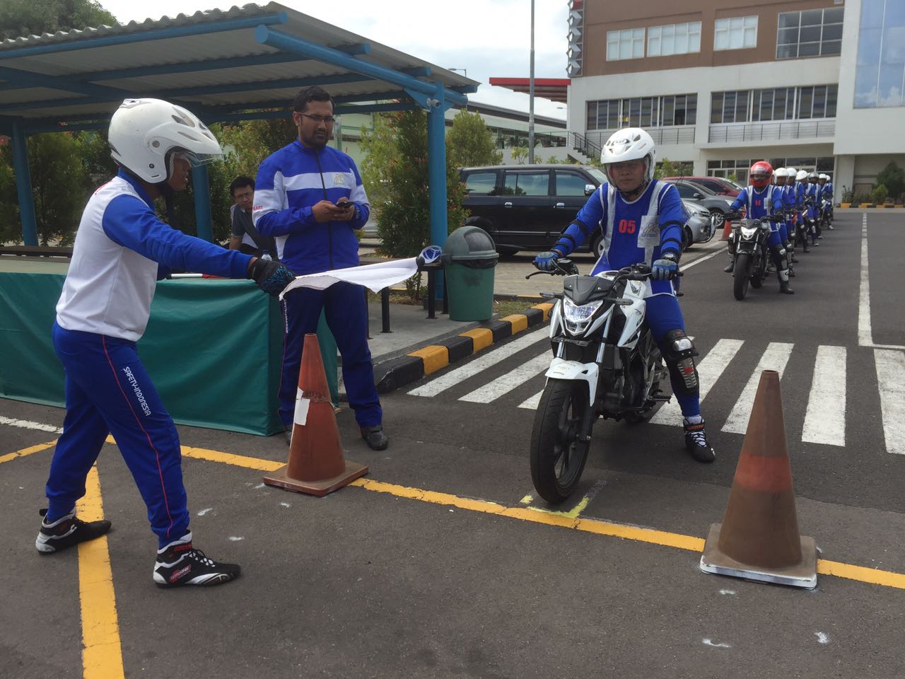 Serunya Kompetisi Fun Safety Riding dengan Satu Hati... Mantappp 2 Safety riding Blogger 4