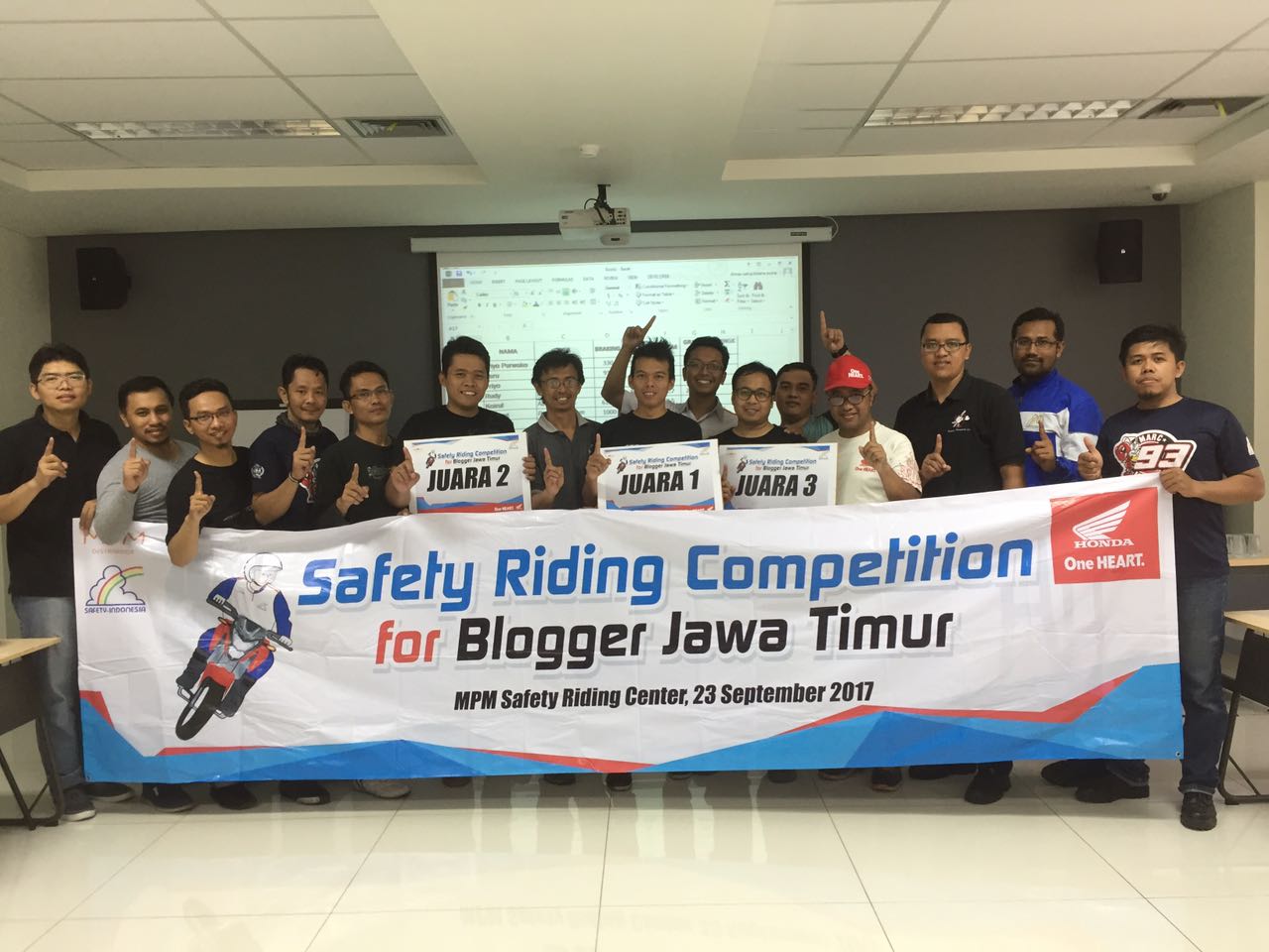 Serunya Kompetisi Fun Safety Riding dengan Satu Hati... Mantappp 6 Safety riding Blogger